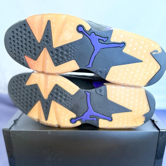 AUTHENTIC Jordan 6 Retro Social Status size 12 AR2257-005 2019 PRE-OWNED - Picture 6 of 8